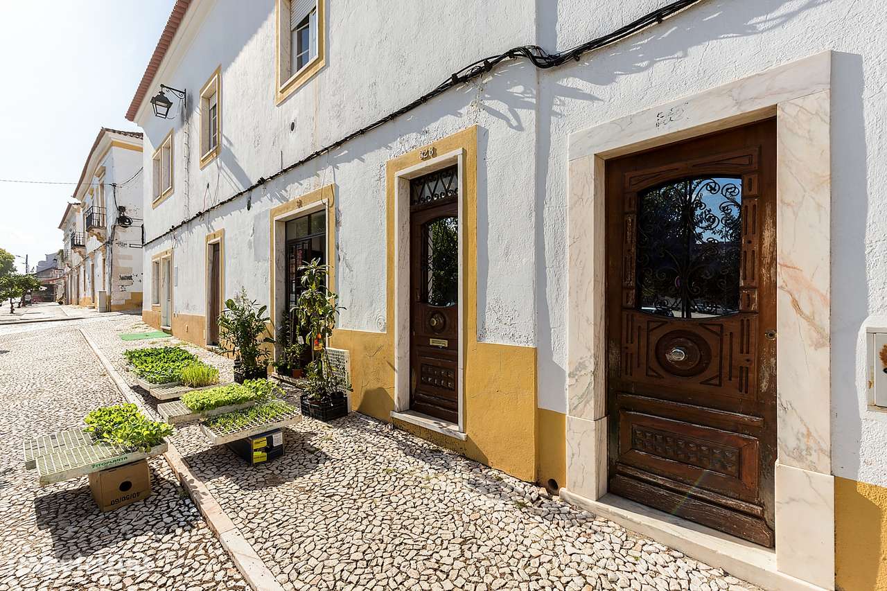 Apartamento T4 de 1º Andar c/ Quintal em Vila Viçosa, Évora - Grande imagem: 2/44