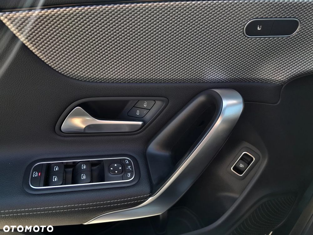 Mercedes-Benz CLA 180 Progressive 7G-DCT - 17
