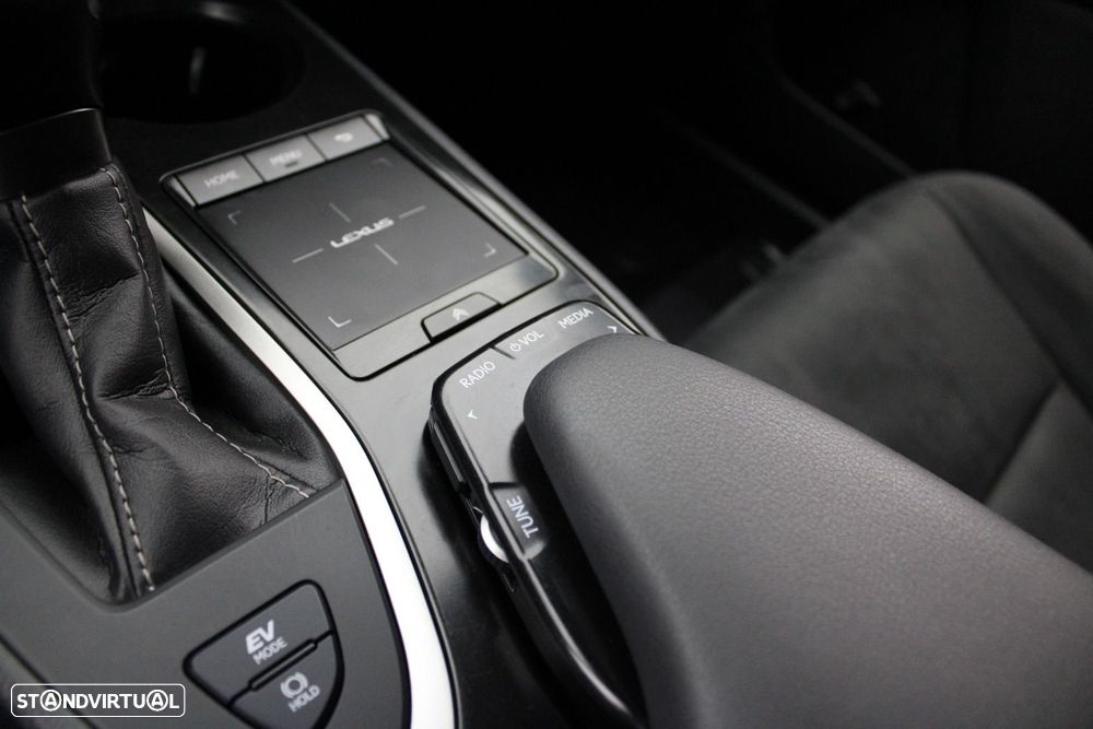 Lexus UX 250h Premium - 23