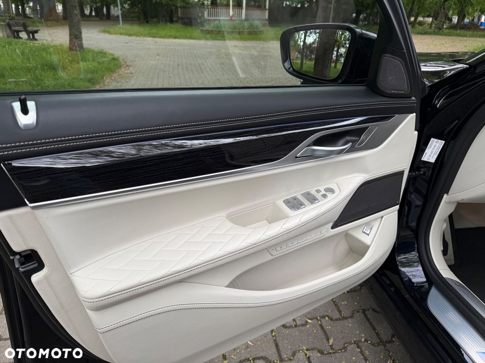 BMW Seria 7 750Li xDrive sport - 19