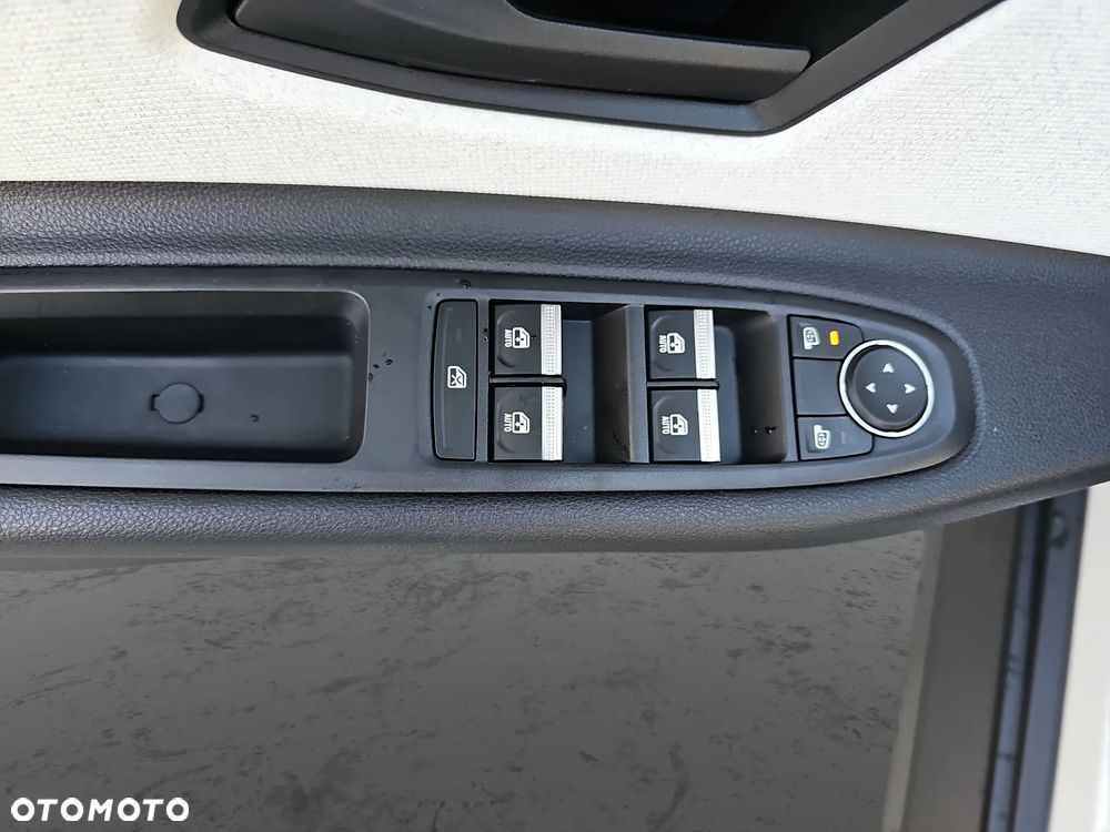 Renault 5 40kWh Urban Range Evolution - 12