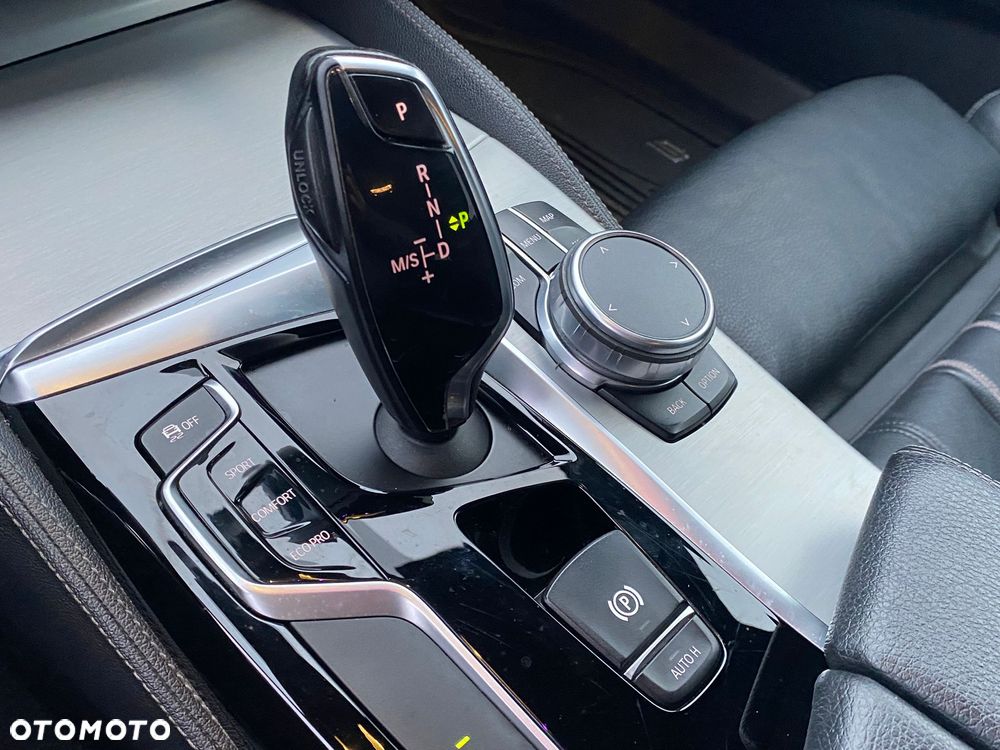 BMW Seria 5 520d xDrive Luxury Line sport - 24