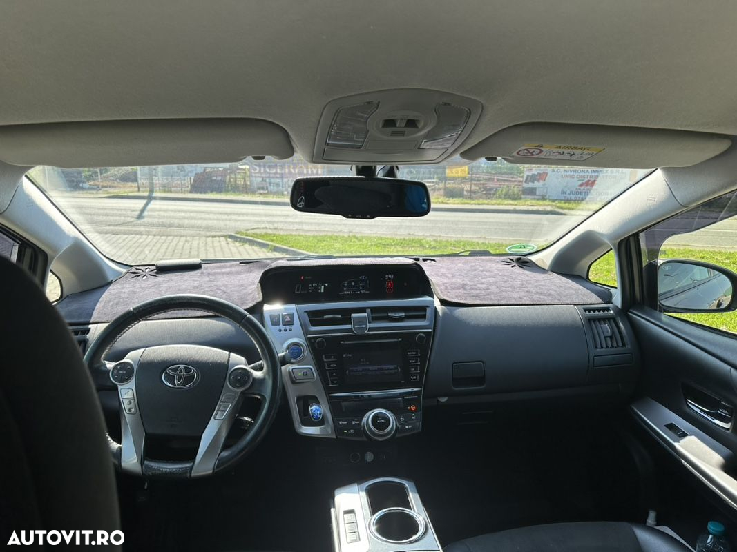 Toyota Prius+ (Hybrid) - 3