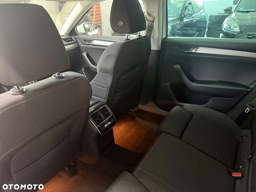 Skoda Superb 2.0 TDI DSG Premium Edition - 17