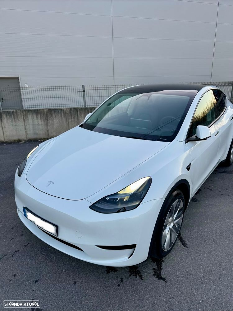 Tesla Model Y - 1