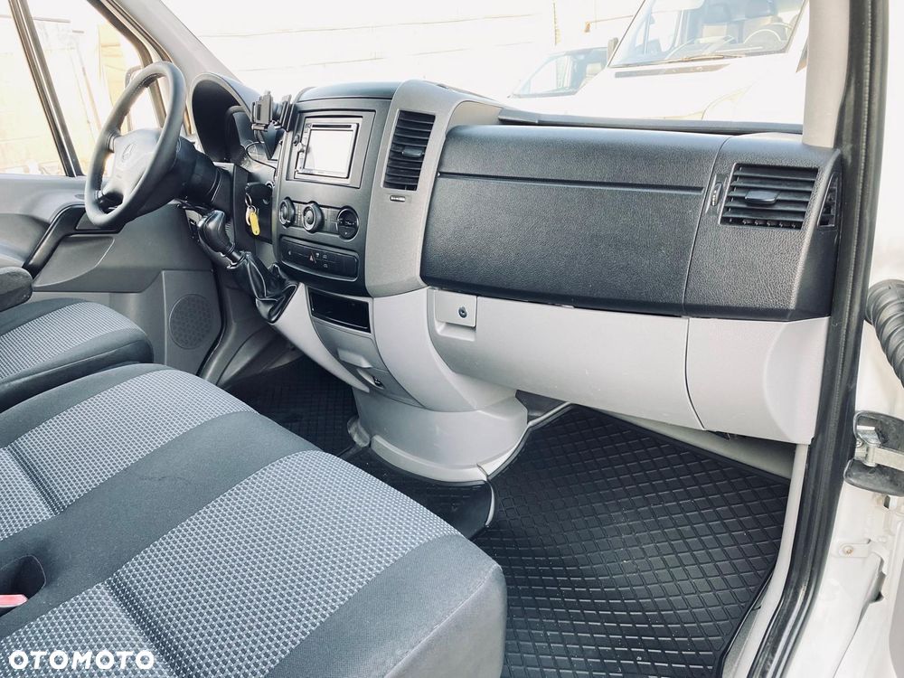 Mercedes-Benz SPRINTER - 16