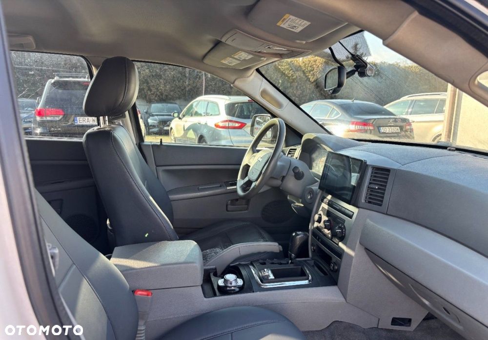 Jeep Grand Cherokee - 10