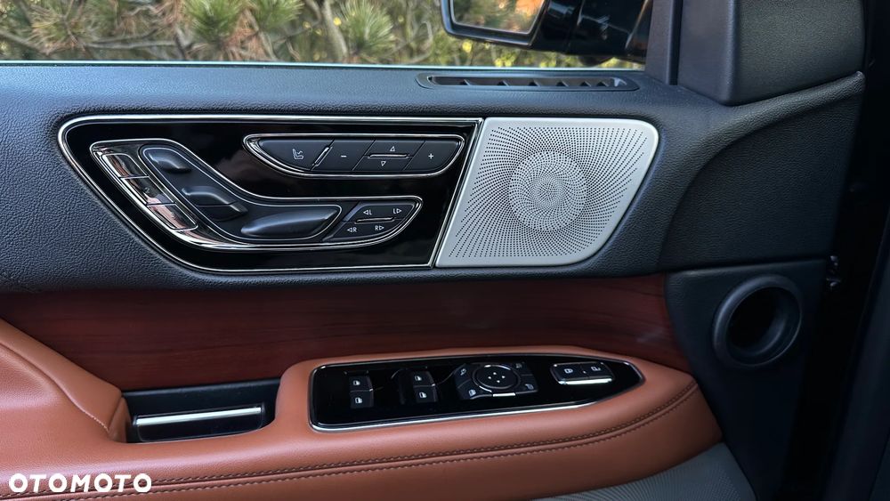 Lincoln Navigator - 25