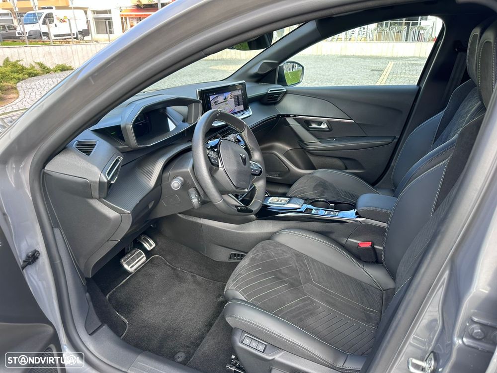 Peugeot e-208 GT - 14