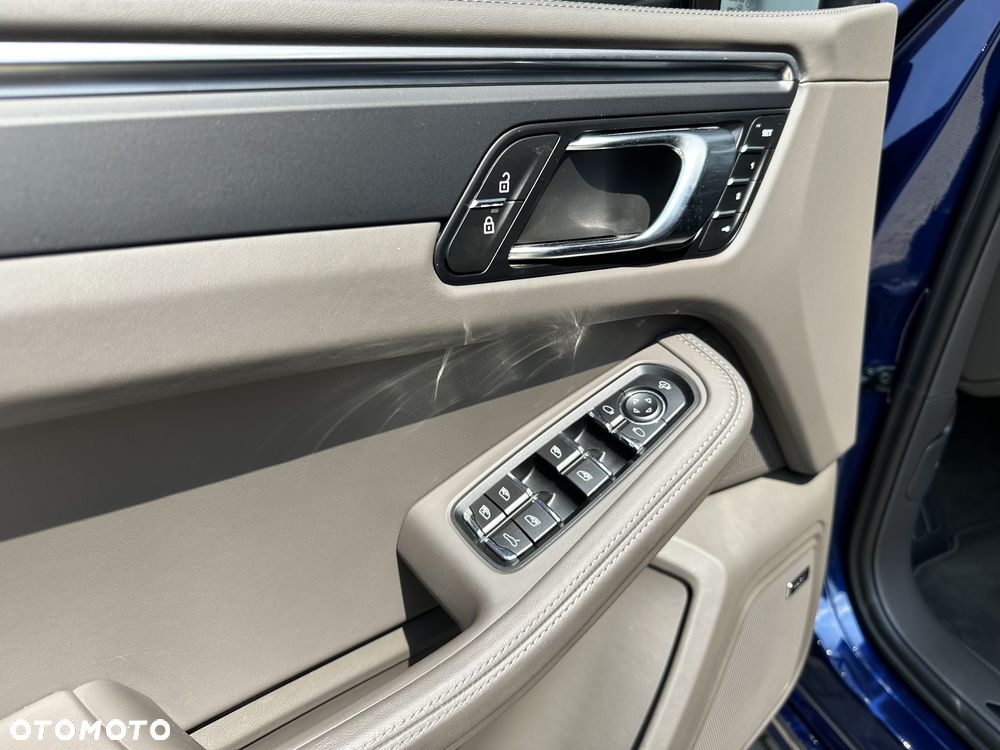 Porsche Macan T - 16