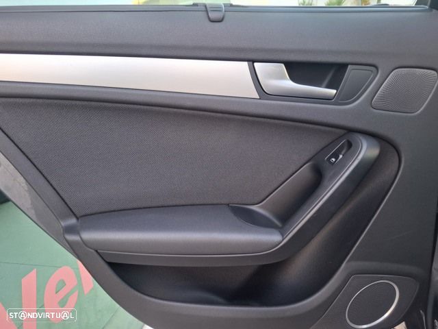 Audi A4 Avant 2.0 TDI Advance - 32