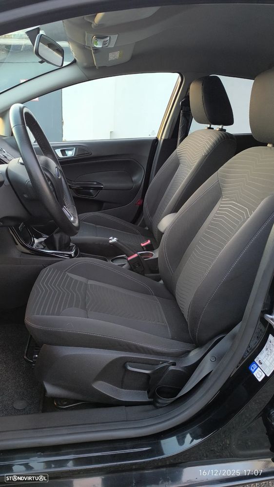 Ford Fiesta 1.0 Ti-VCT Titanium - 32