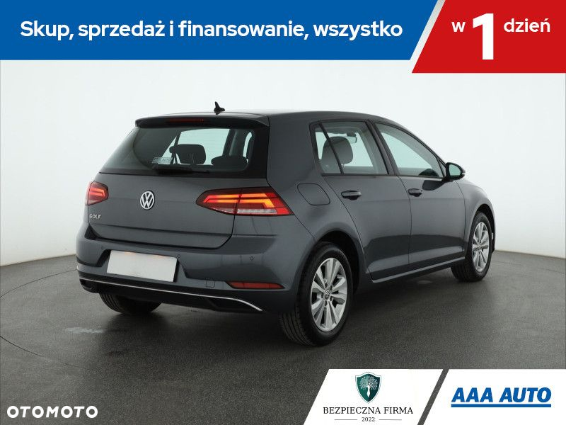 Volkswagen Golf - 6