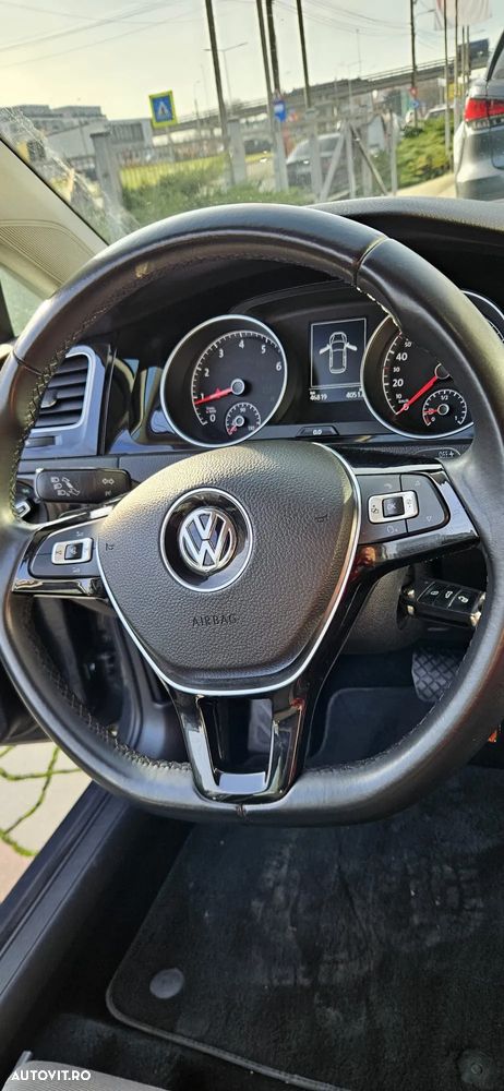 Volkswagen Golf - 22