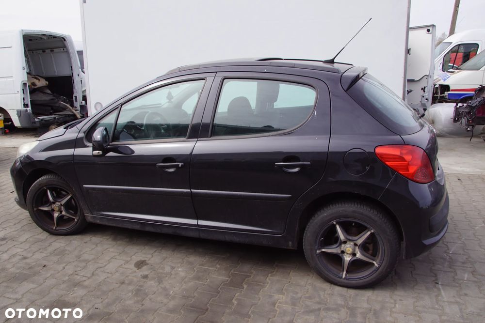 Auto na części - Peugeot 207 1.6 HDI 90 KM 9HX 20DP27 EXL 2007R Silnik Skrzynia Drzwi Maska Błotnik Klapa Zderzak Lampa Lusterko Klamka Szyba Deska Kokpit Sterownik Moduł Czujnik Licznik Wyświetlacz Panel Kierownica - 3
