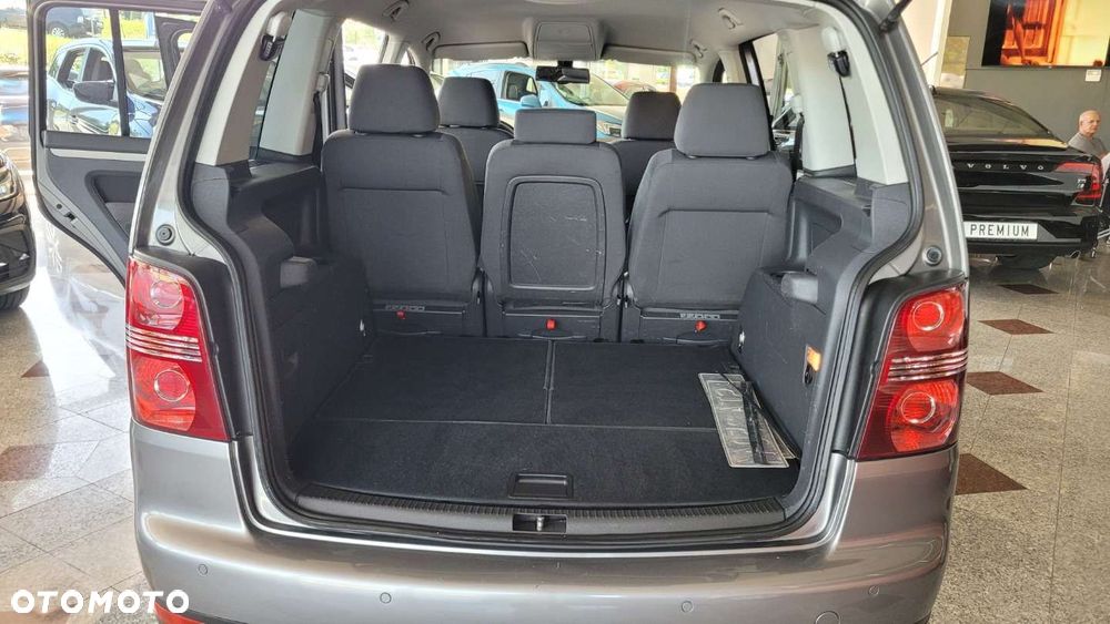 Volkswagen Touran - 28