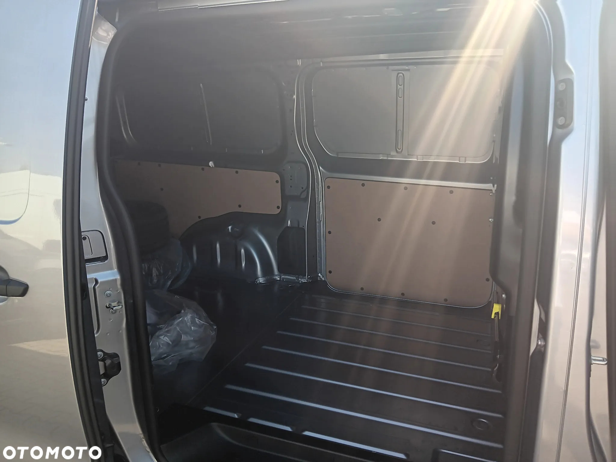 Opel Vivaro Furgon Extra Long - 10