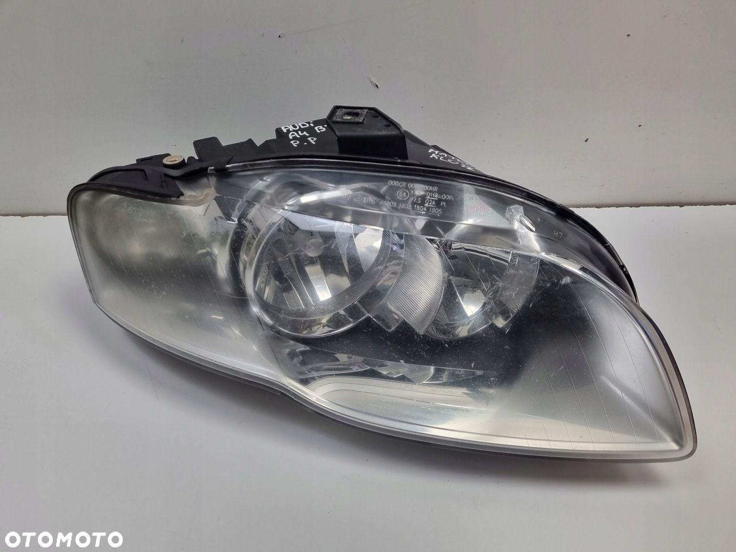 Audi A4 B7 04-08r PRZEDNIA LAMPA PRAWA PRAWY PRZÓD 1305630462 - 1