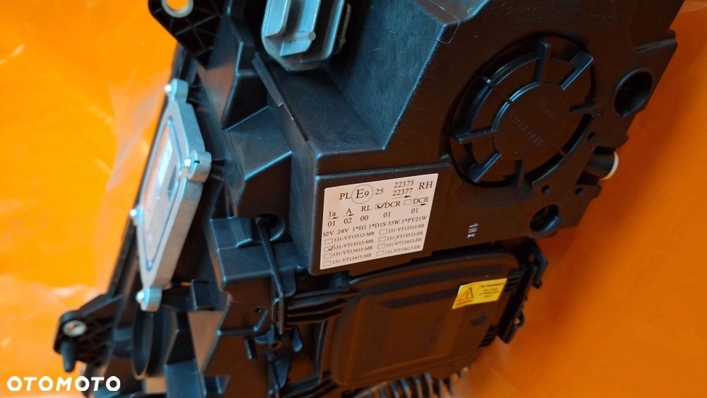 VOLVO FH4 REFLEKTOR LAMPA PRAWA XENON CZARNY -NOWA! - 3