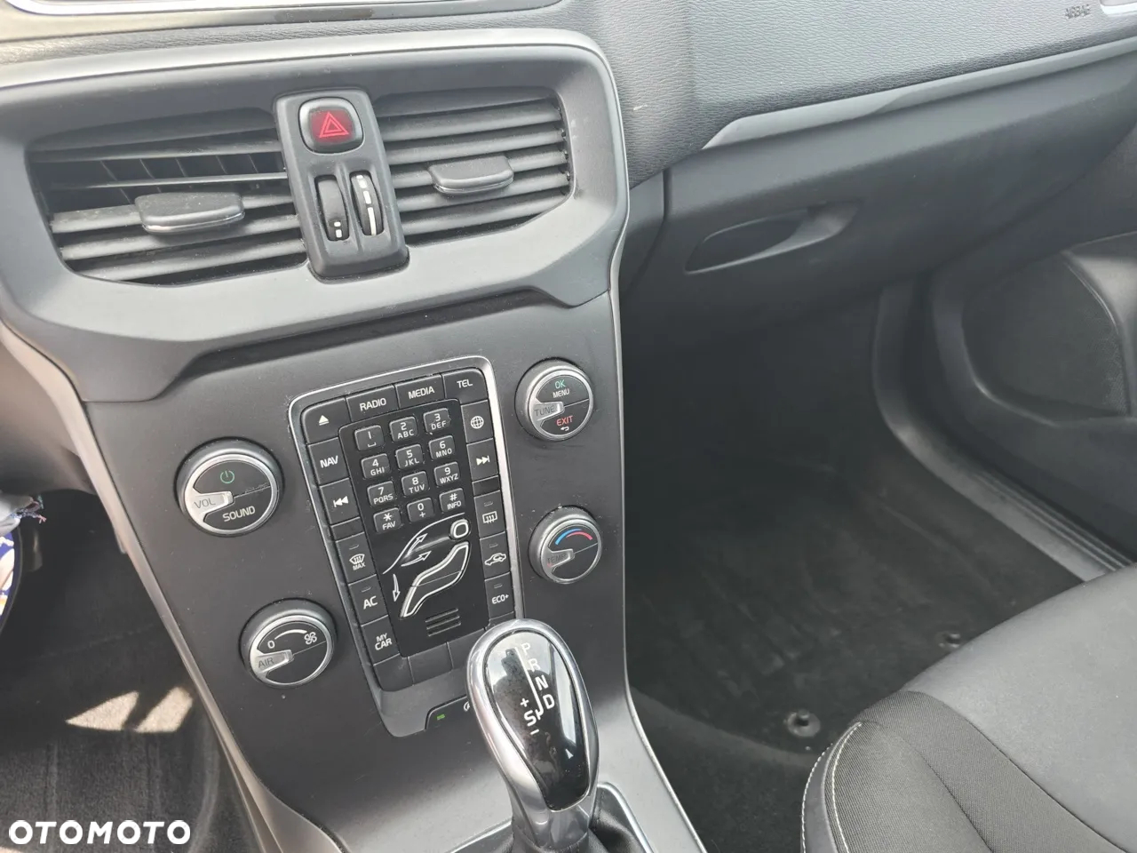 Volvo V40 T2 Geartronic Momentum - 20