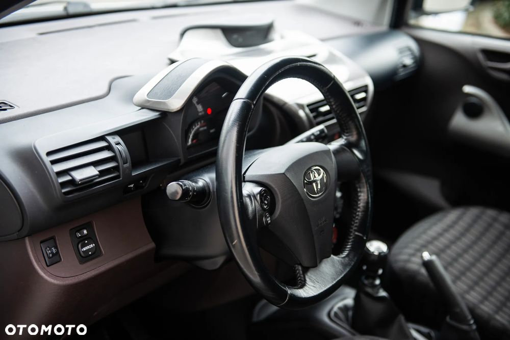 Toyota iQ 1.0 Sol - 18