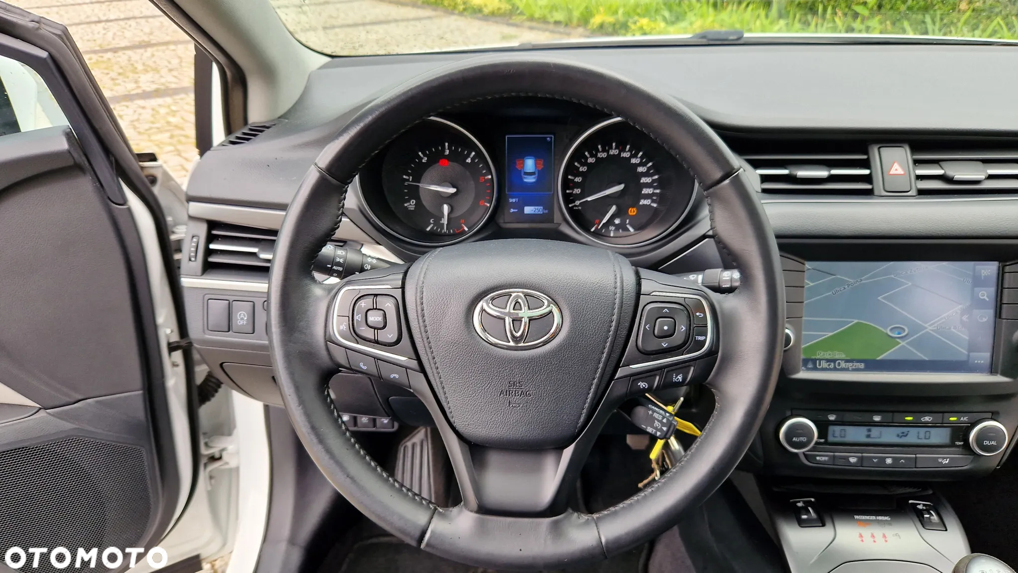 Toyota Avensis 2.0 D-4D Premium - 18