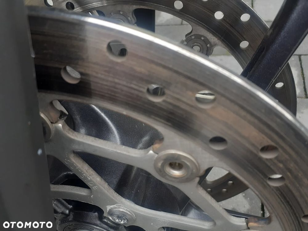 Triumph Street Triple - 10