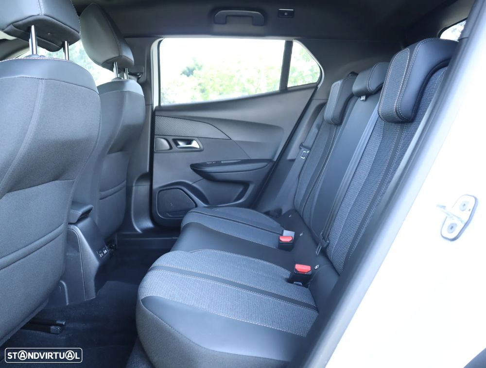 Peugeot 2008 1.2 Hybrid Allure e-DCS6 - 23