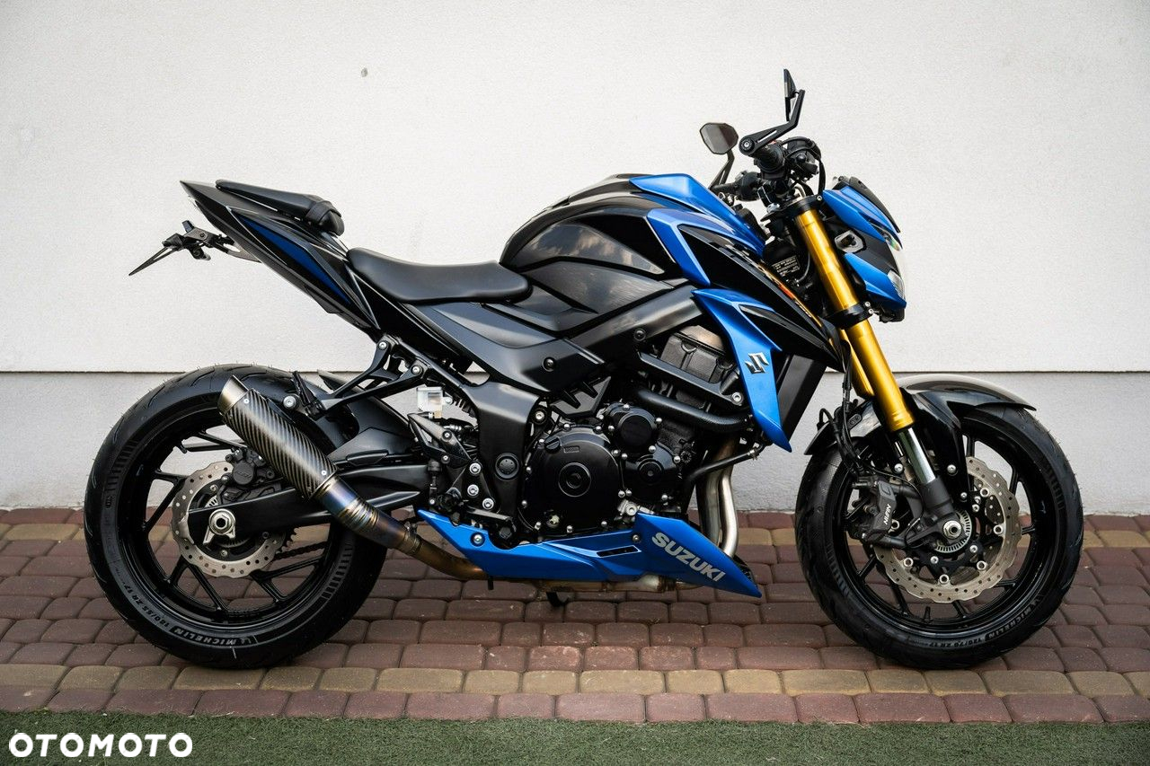 Suzuki GSX - 2
