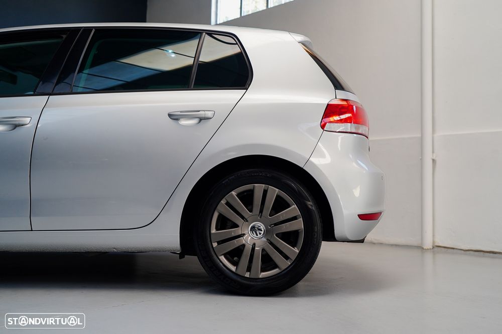 VW Golf 1.6 TDi Highline - 9