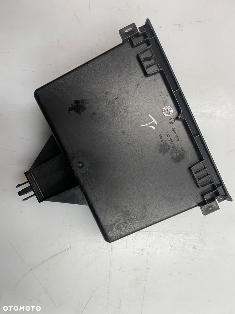 Schowek półka konsoli vw Golf IV 1J0857058B - 1