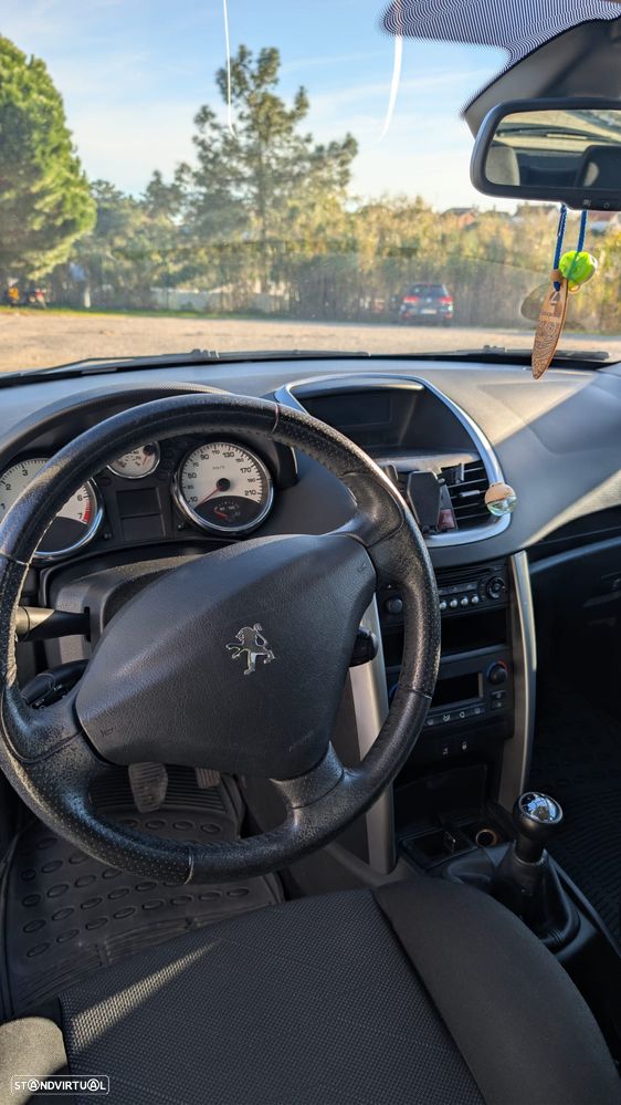 Peugeot 207 1.4 16V Trendy - 3