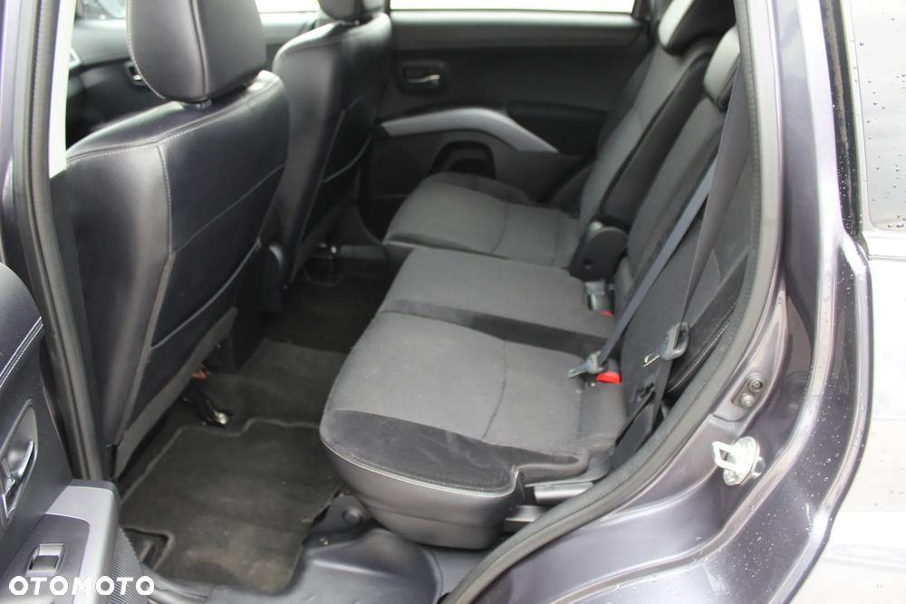 Mitsubishi Outlander 2.0 2WD CVT Invite - 21
