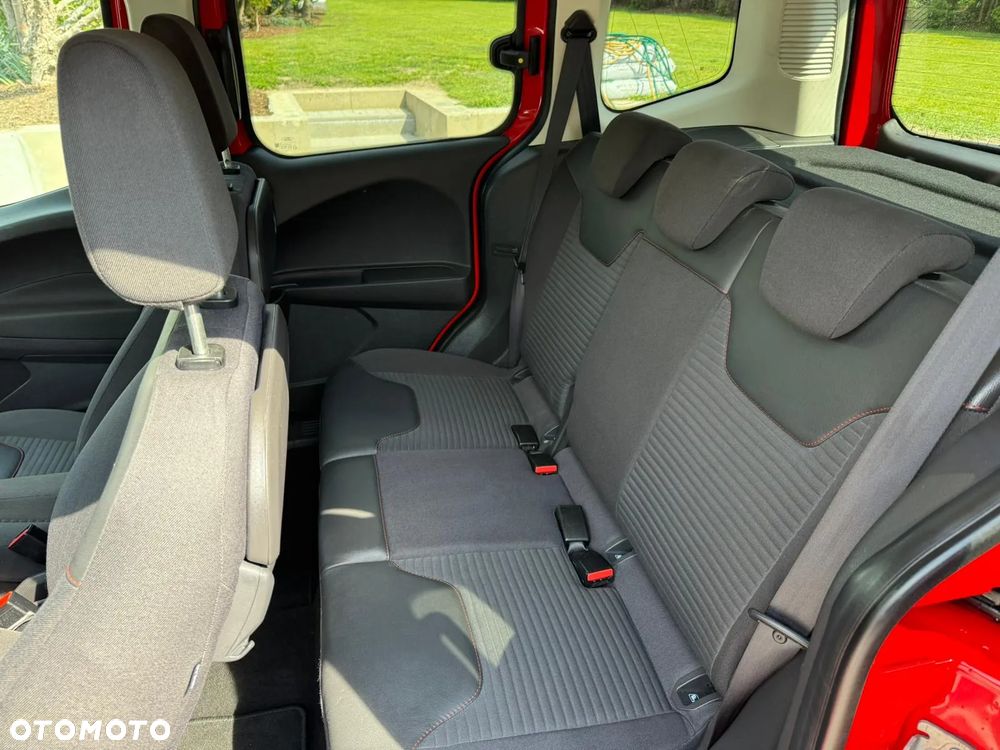 Ford Tourneo Courier - 11