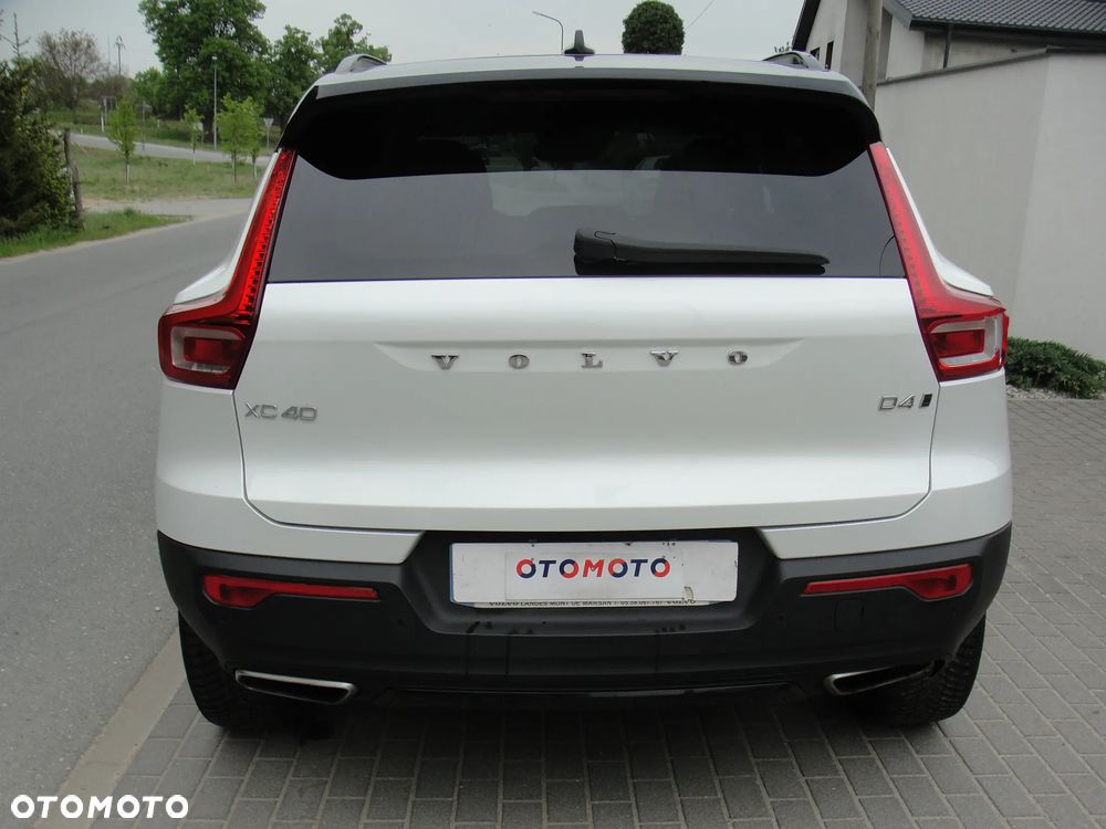 Volvo XC 40 D4 AWD Geartronic R-Design - 25