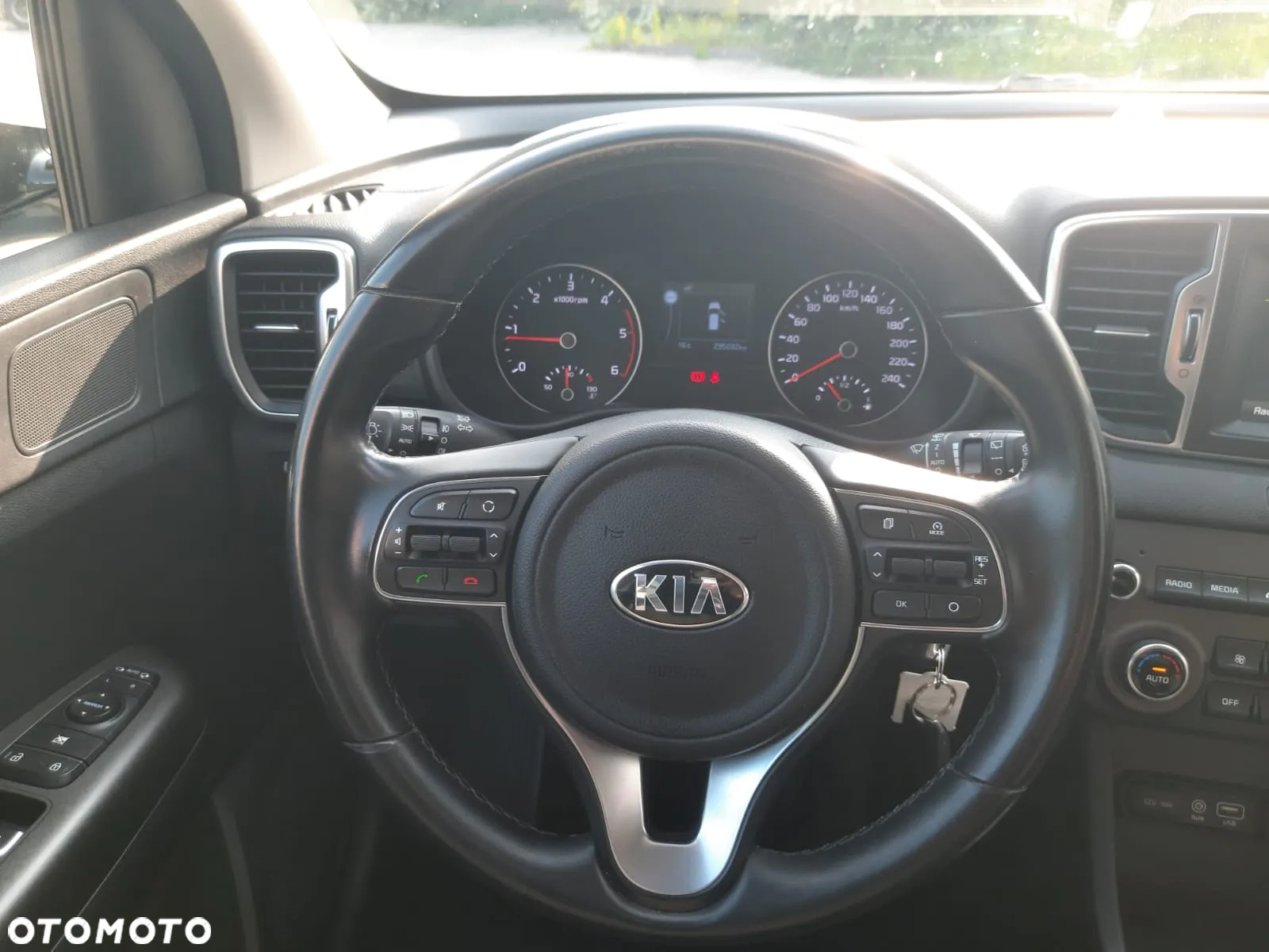Kia Sportage 1.7 CRDI 2WD Dream-Team Edition - 25
