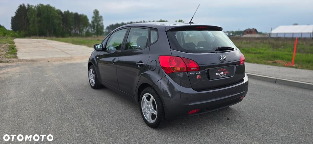 Kia Venga - 8