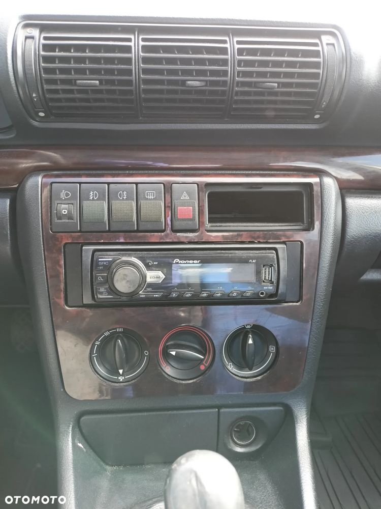 Audi A4 Limousine - 10