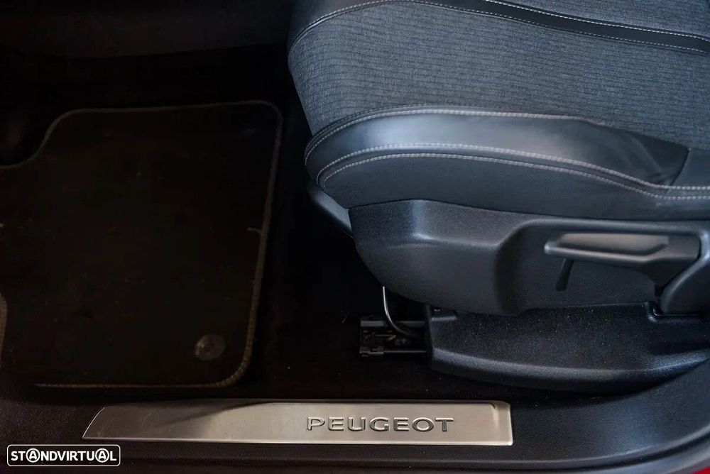 Peugeot 3008 1.5 BlueHDi GT EAT8 - 35