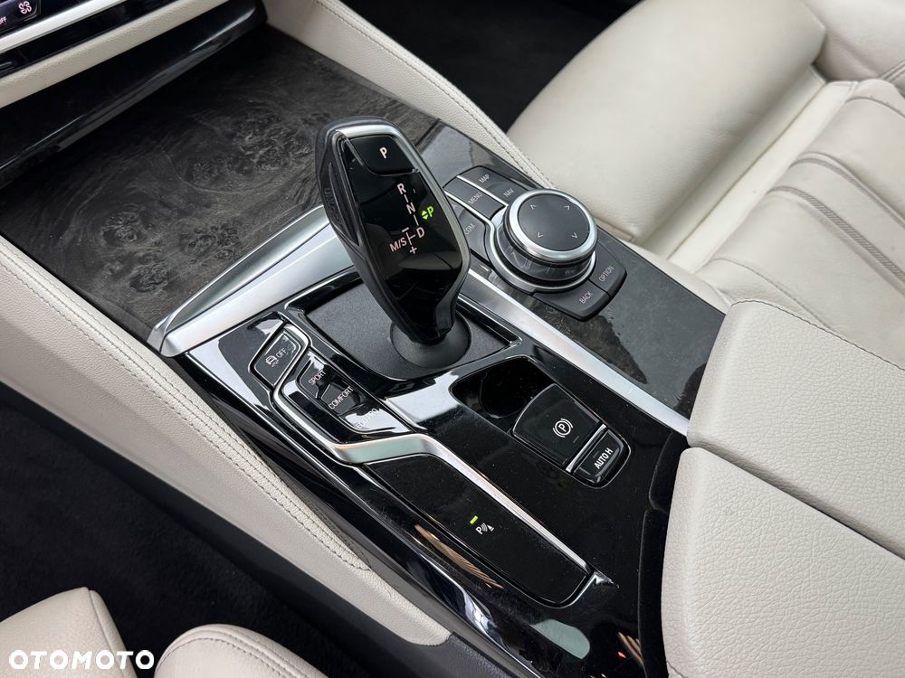 BMW Seria 5 520d xDrive Touring Luxury Line - 17
