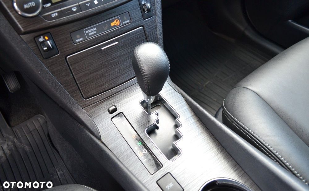 Toyota Avensis 2.0 Multidrive S Executive - 25