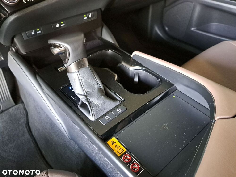 Lexus ES 300h Business Edition - 29