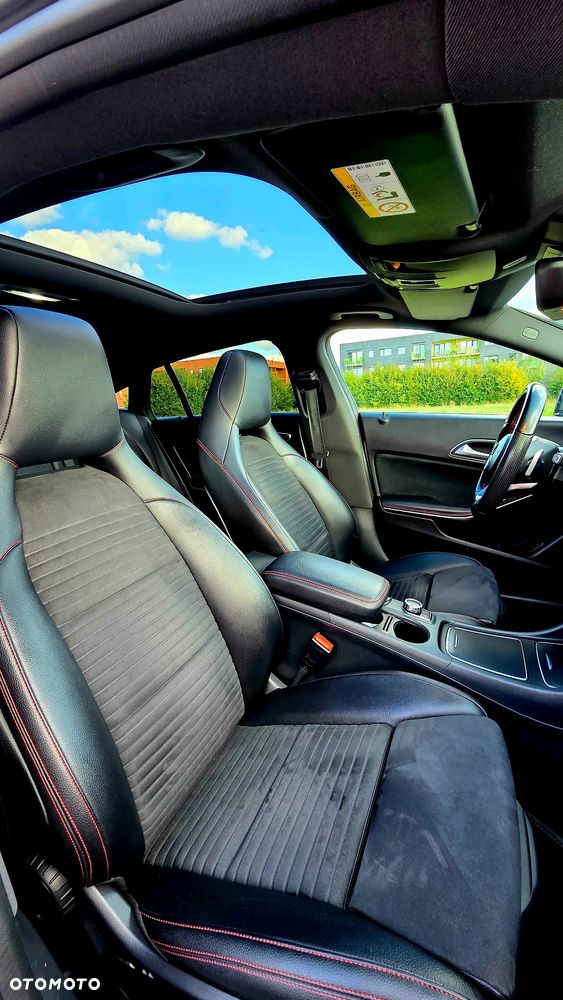 Mercedes-Benz CLA 220 4-Matic AMG Line - 12