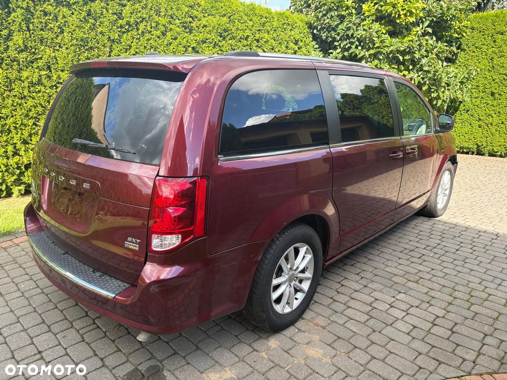 Dodge Grand Caravan - 4
