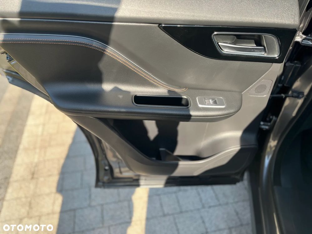 Jaguar F-Pace 20d Portfolio - 13