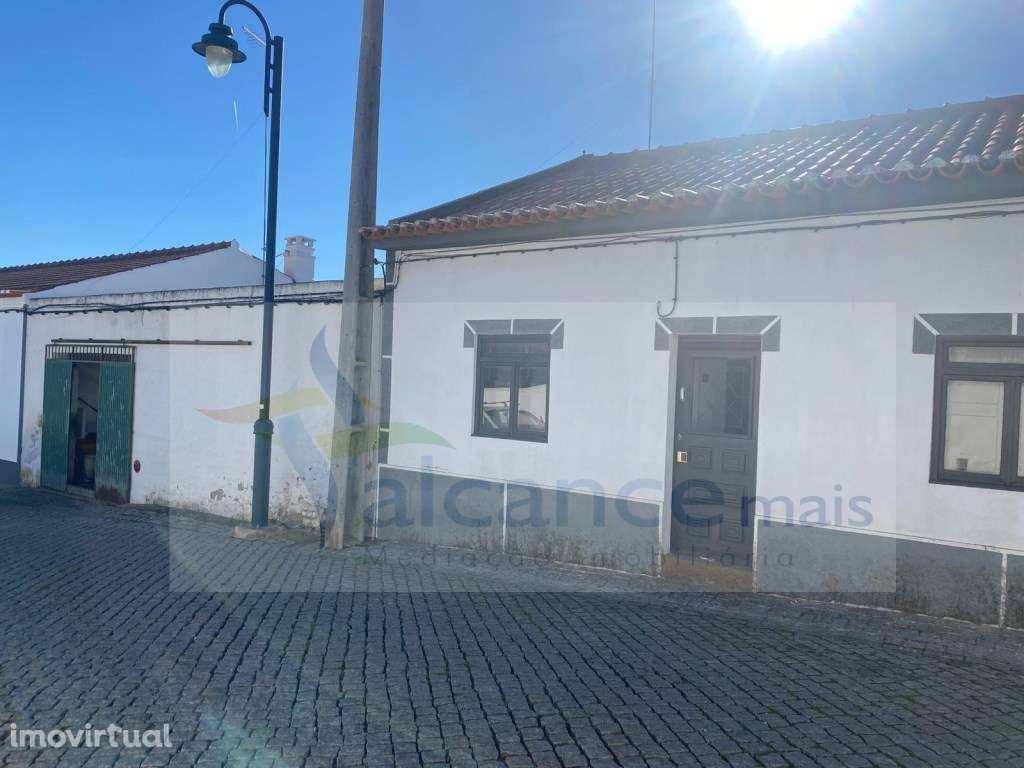 Moradia T4 com Quintal Amplo e Garagem - Oportunidade para Remodela... - Grande imagem: 3/13