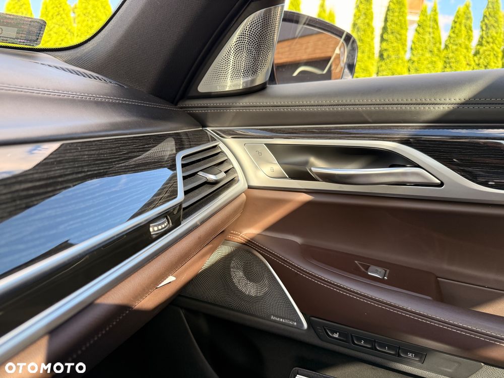 BMW Seria 7 750Li - 32