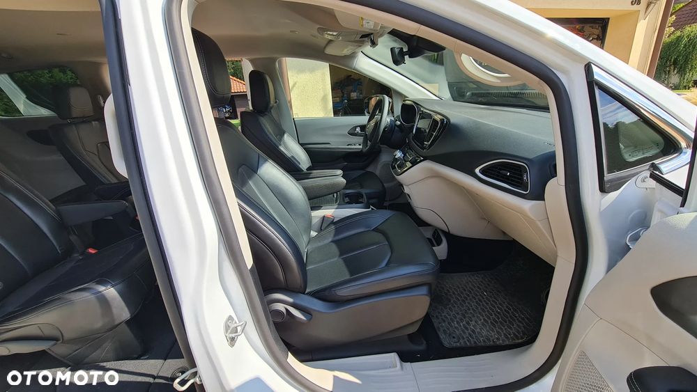 Chrysler Pacifica - 10
