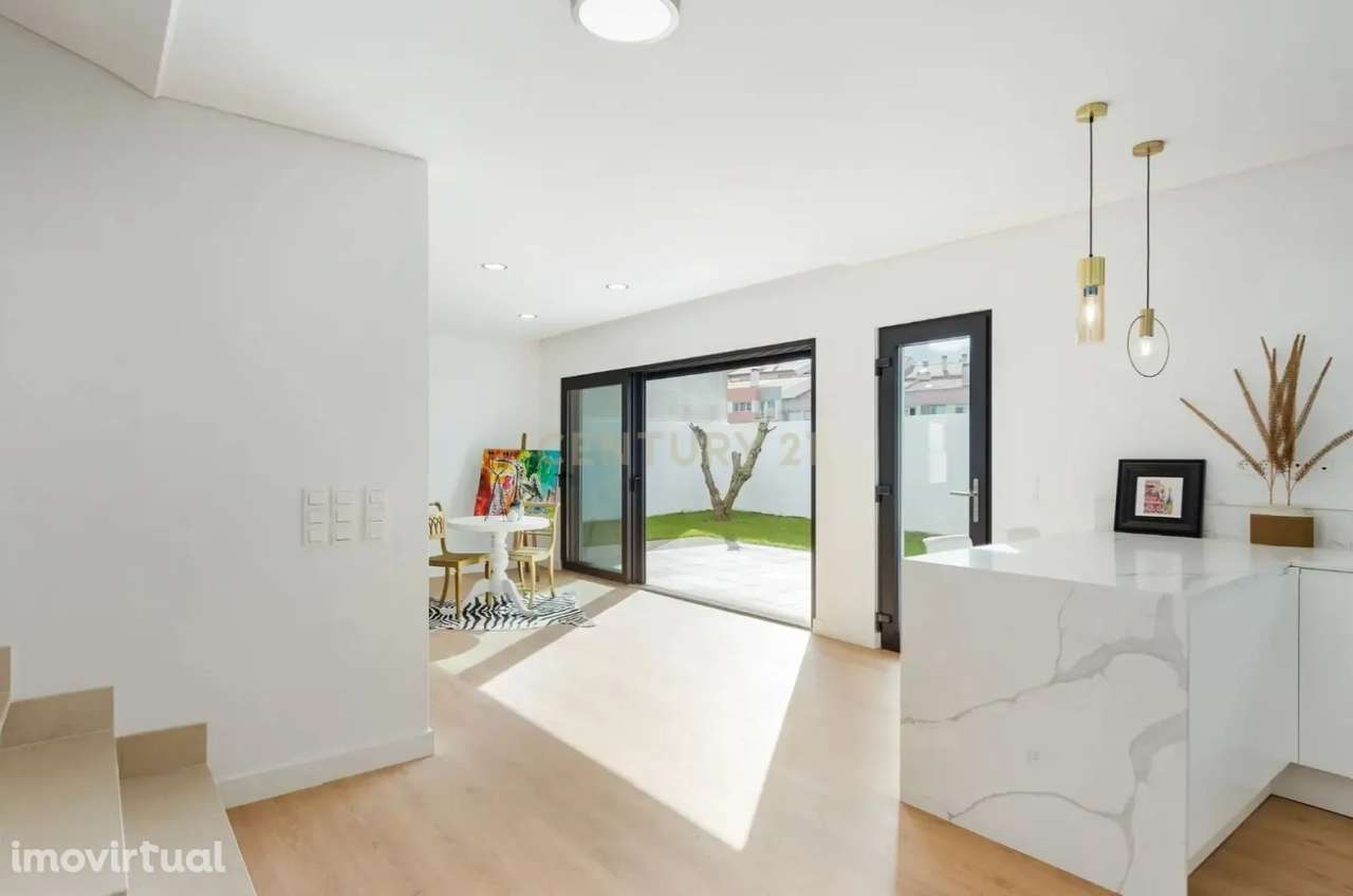 Moradia T3 -  Excelente oportunidade de investimento, perto do centro - Grande imagem: 2/27