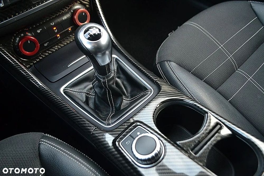 Mercedes-Benz CLA 200 Peak Edition - 29